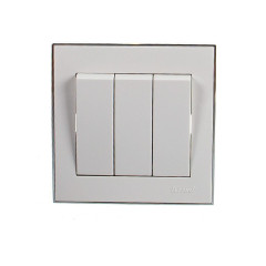 Выключатель тройной Lezard Rain белый с бок. вставкой хром 703-0225-109