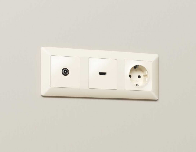 Комплект механизма электрической розетки AMBRELLA VOLT ALFA Бежевый матовый с/з с шторками QUANT (AP3270, VM141) MA327010