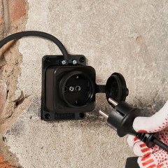 Розетка каучуковая 1 гнездо с крышкой черная, с/3, 16А, IP54, REXANT 111-111