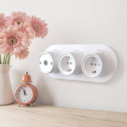 Рамка Werkel на 3 поста Favorit Runda белый W0035101 4690389166471