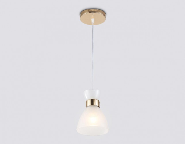 Светильник подвесной со стеклянным плафоном Ambrella light Traditional TR3401