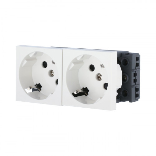 Розетка LK Studio двойная с з/к и защитными шторками, 16 А, 250 В, под углом 45 градусов (белый) LK45 851704-1