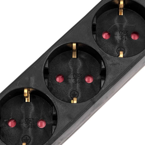 Удлинитель STANDARD 3 гнезда, 1,5м, 3х1,0мм², с/з, с выключателем, черный REXANT 13-4018